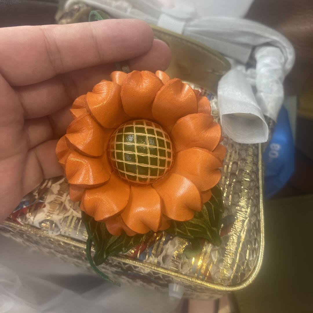 [PD0817] Vegetable tanned cowhide handmade sunflower bag charm PD817