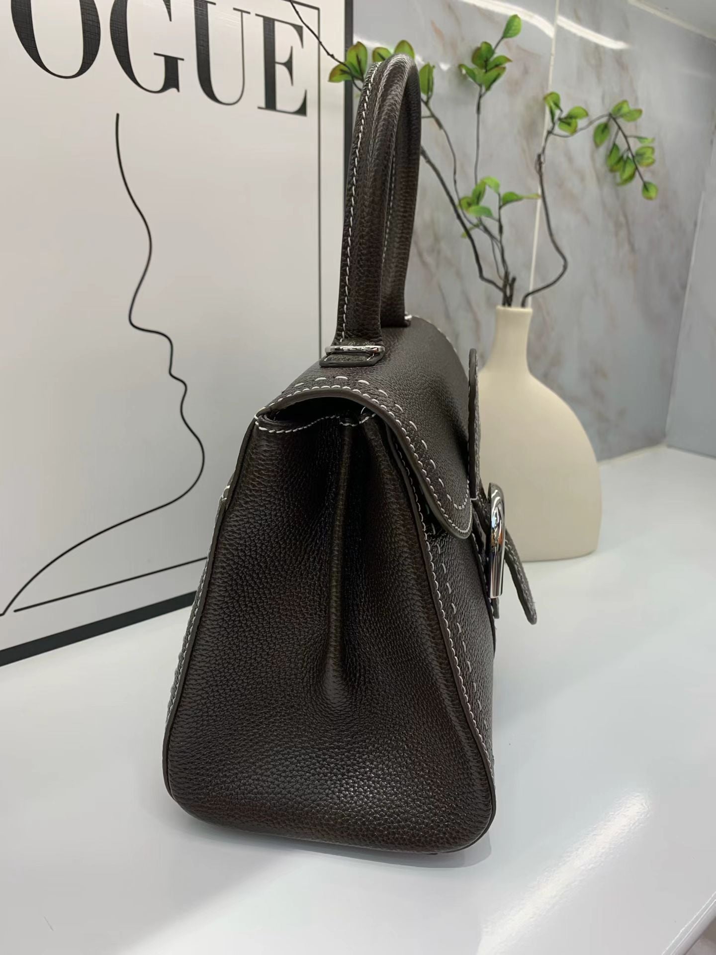 [PD1133] Luxury grade Barenia leather flap bag — available in small (18 cm), 20 cm, and 25 cm sizes; smooth, delicate, structured design; crossbody style. PD1133