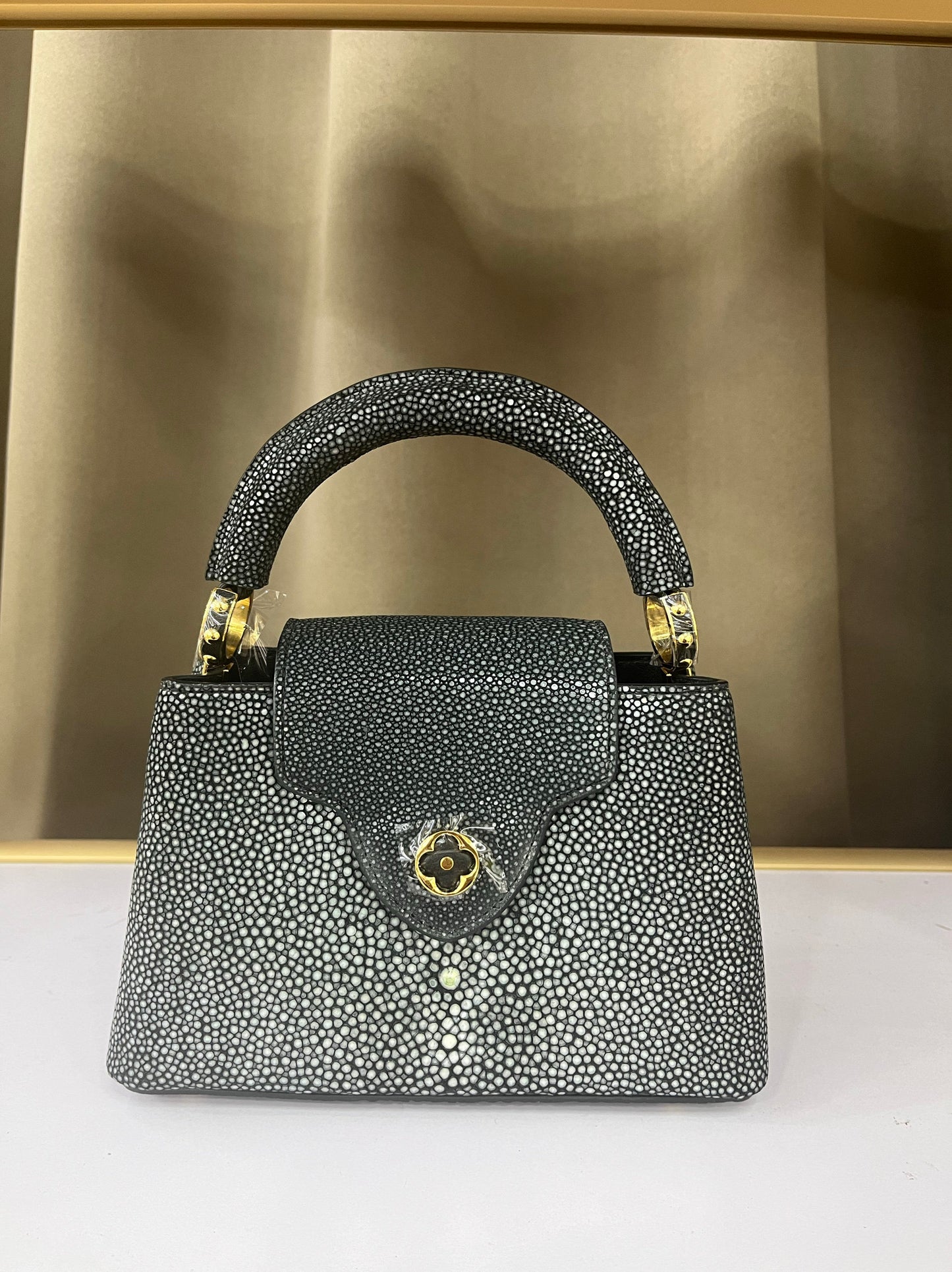 [PD1089] High end genuine stingray leather scratch resistant durable V style long strap sling crossbody handbag gold hardware structured bag PD1089