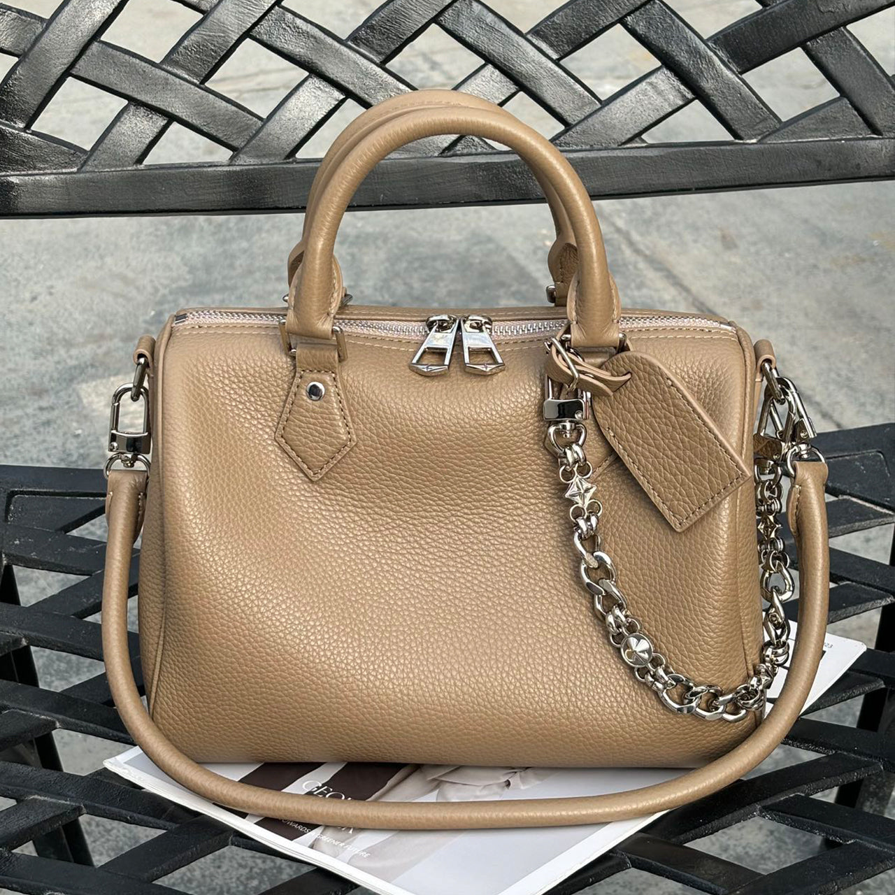 [PD1118] Classic Boston Handbag – Premium Top-Grain Cowhide Leather, Large Capacity, Soft Leather, Suitable for Shoulder or Crossbody Wear PD1118