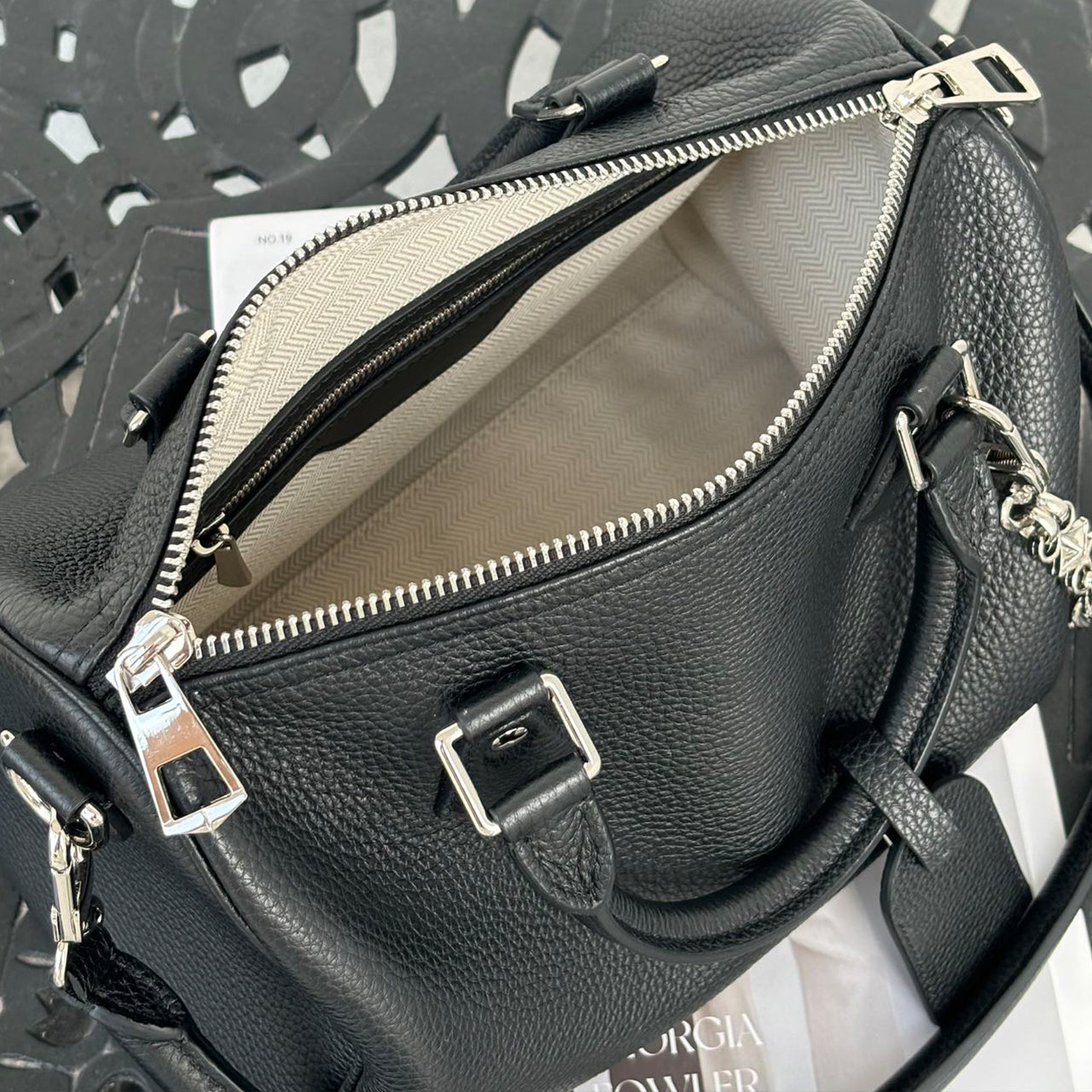 [PD1118] Classic Boston Handbag – Premium Top-Grain Cowhide Leather, Large Capacity, Soft Leather, Suitable for Shoulder or Crossbody Wear PD1118