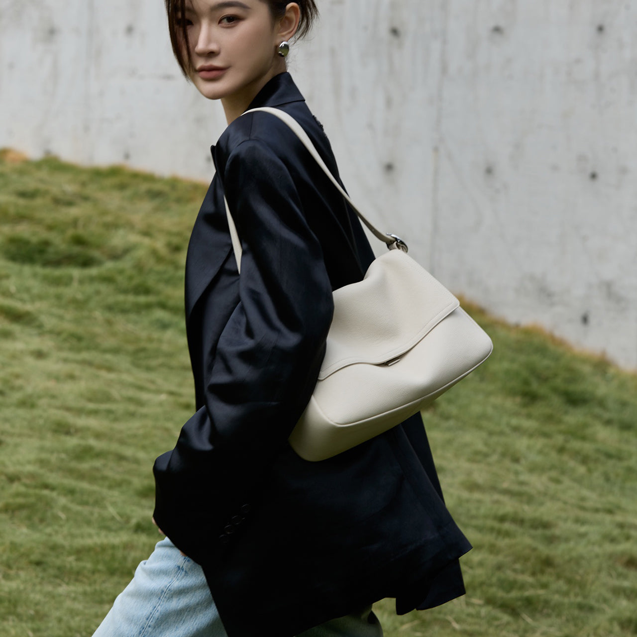 [PD1143] Top Grain Cowhide Leather Flap Shoulder & Crossbody Bag, Small Pebble Grain, Genuine Leather Sling bag, Classic Women's Crossbody Bag PD1143