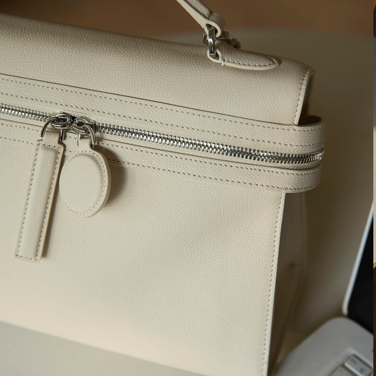 [PD1155] Top-grade grain cowhide leather with lychee texture — genuine leather handbag, shoulder bag, crossbody bag, elegant messenger bag PD1155