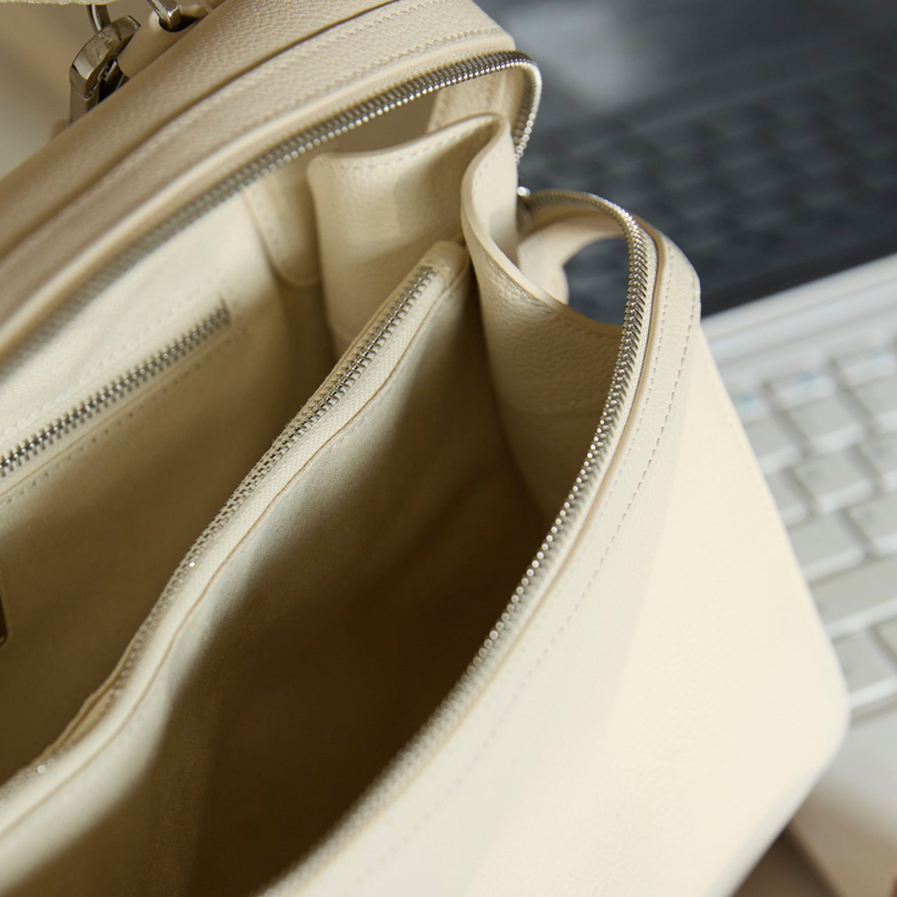 [PD1155] Top-grade grain cowhide leather with lychee texture — genuine leather handbag, shoulder bag, crossbody bag, elegant messenger bag PD1155