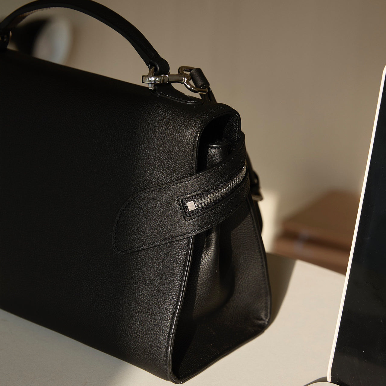 [PD1155] Top-grade grain cowhide leather with lychee texture — genuine leather handbag, shoulder bag, crossbody bag, elegant messenger bag PD1155