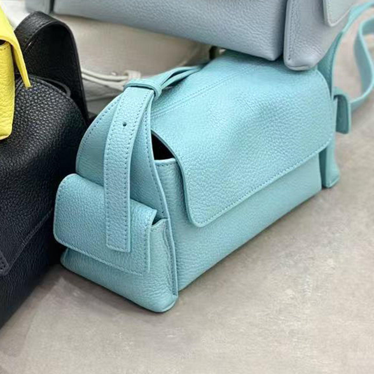 [PD1166] Luxury Grade Cowhide Leather Boston Crossbody Shoulder Bag – No Handles, Full-Grain Leather Women’s Purse, Elegant & Gift-Ready PD1166
