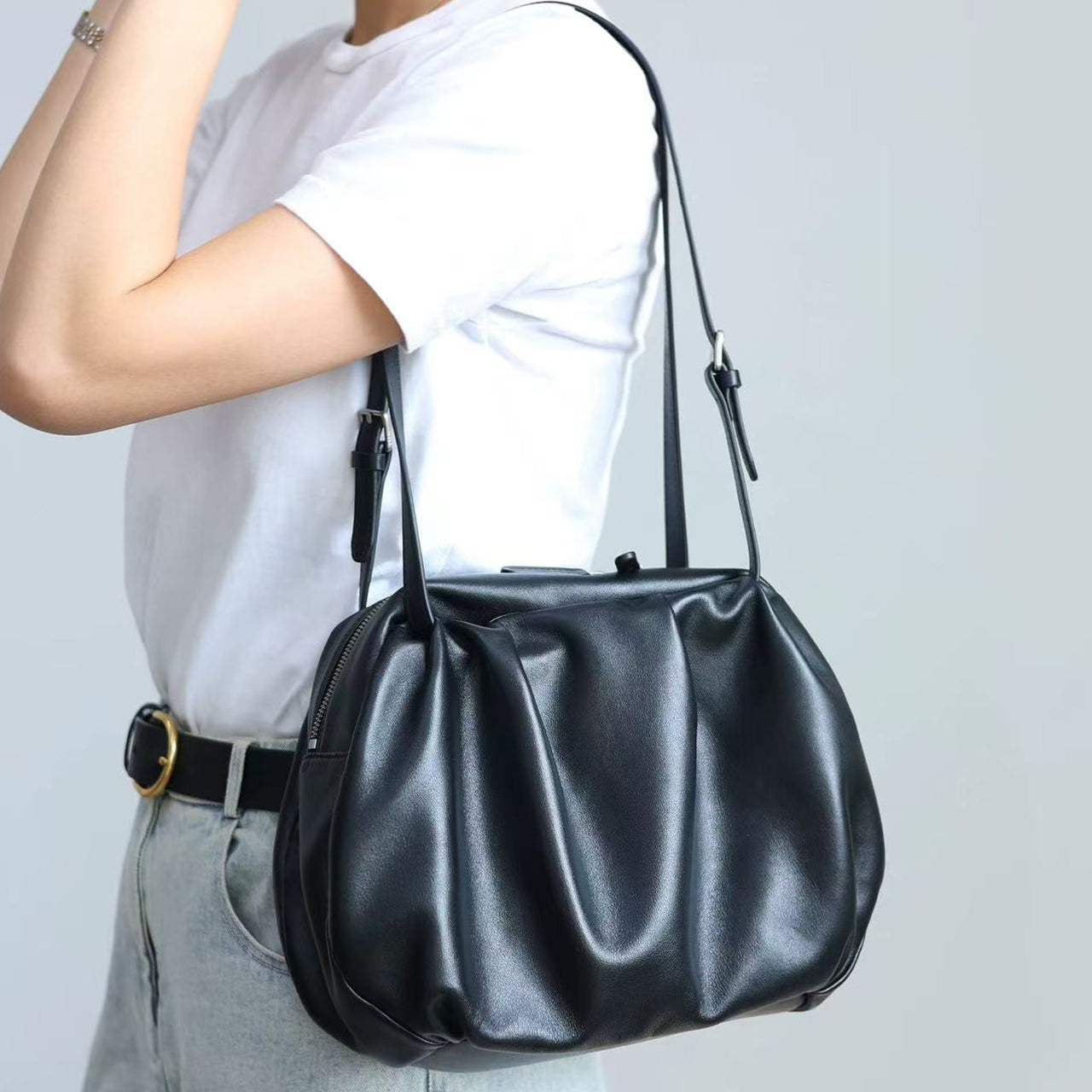 [PD1171] Sheep Leather Bowling Bag for Women – Large Capacity Shoulder Bag with Cloud Silhouette PD1171