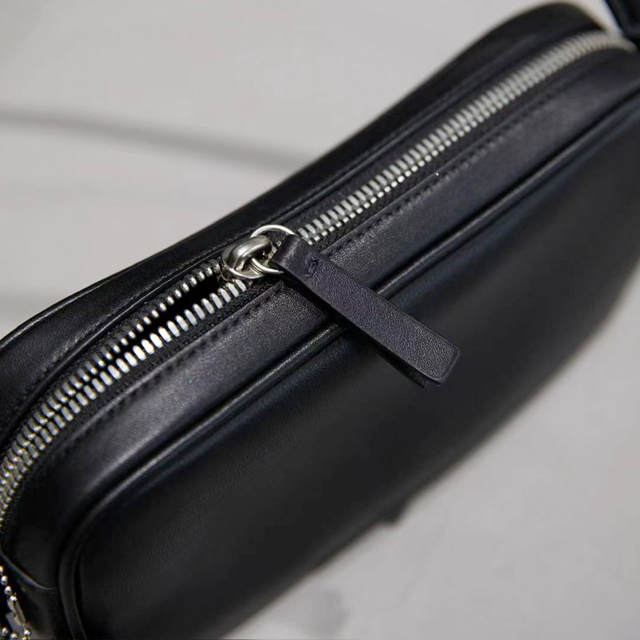 [PD1175] Top-Grain Sheep Leather Shoulder & Crossbody Camera Bag, Small PD1175
