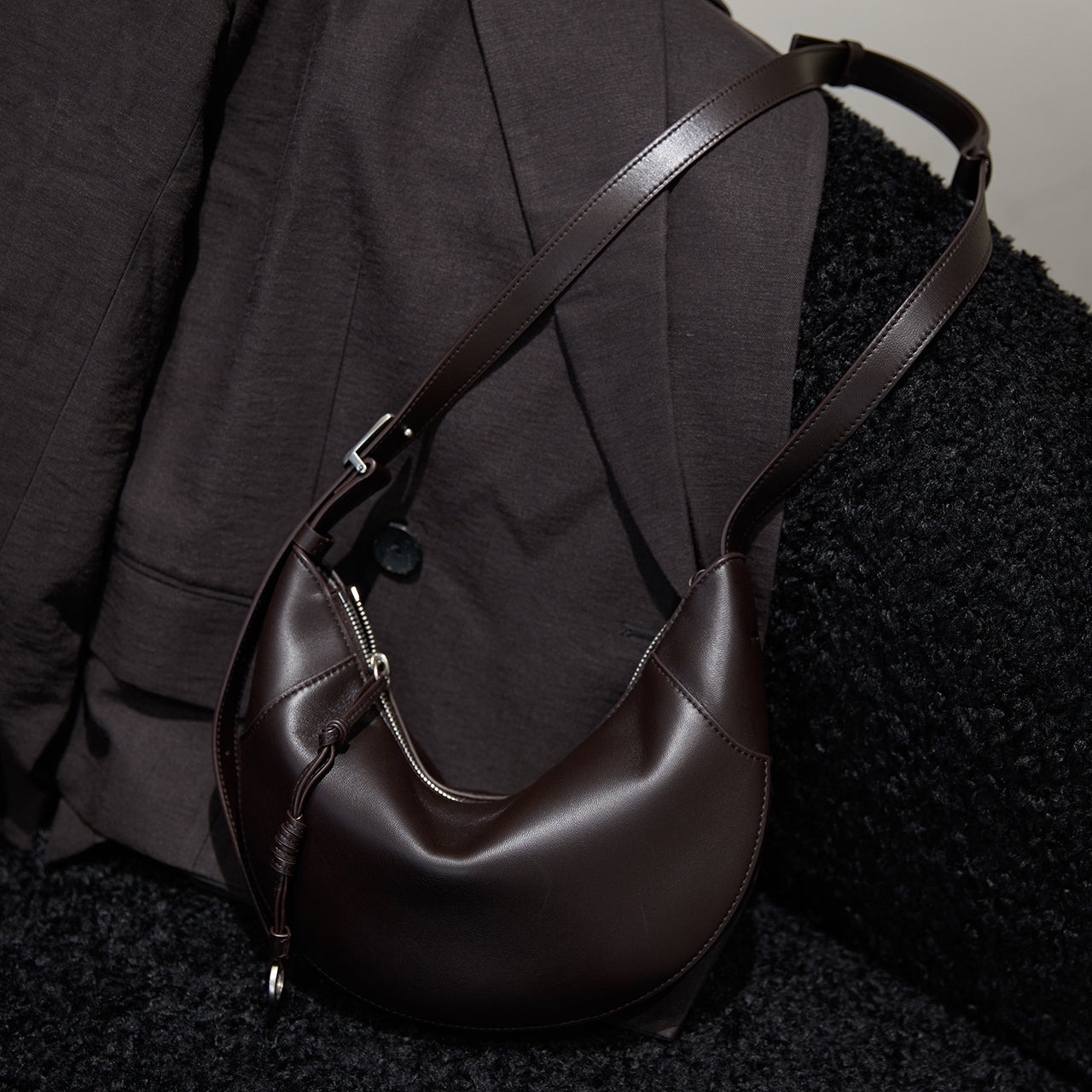 [PD1181] Women's Top-Grain Sheep Leather Crescent Shoulder & Crossbody Bag – Large Capacity, Lightweight PD1181