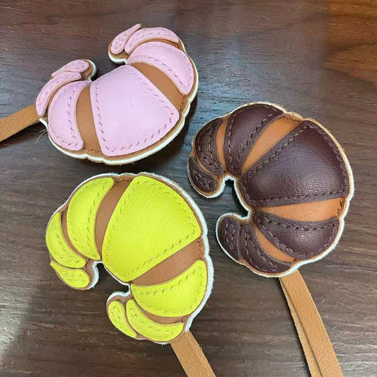 [PZ0018]Luxurious Genuine Sheepskin Croissant Bag Charm - Elegant Bakery-Themed Bag Accessory PZ0018